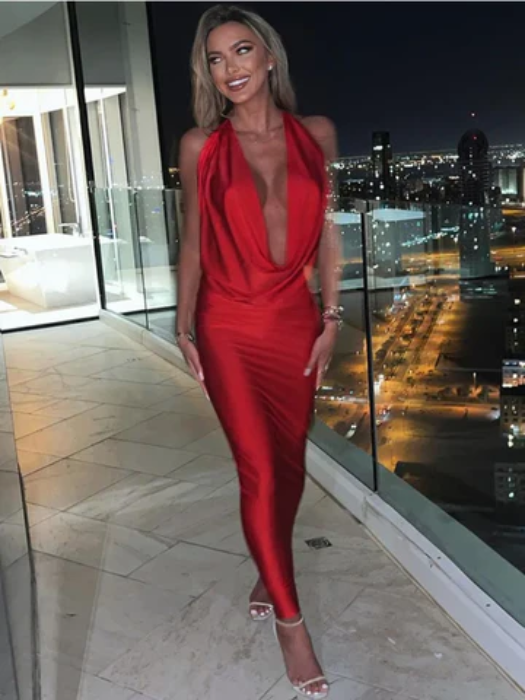 Isabela | Vestido Largo Rojo con Escote Profundo y Espalda Descubierta